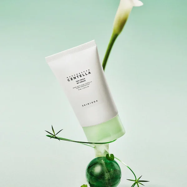 cosmeticary-bruxelles-skin-1004-madagascar-centella-tea-trica-b5-cream-lifestyle cosmeticary-bruxelles-skin-1004-madagascar-centella-tea-trica-b5-cream-lifestyle